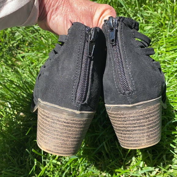 Fergalicious strappy booties! - Picture 3 of 8